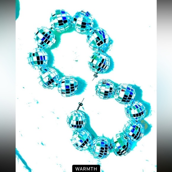 DISCO QUEEN HOOP EARRINGS - Picture 6 of 6